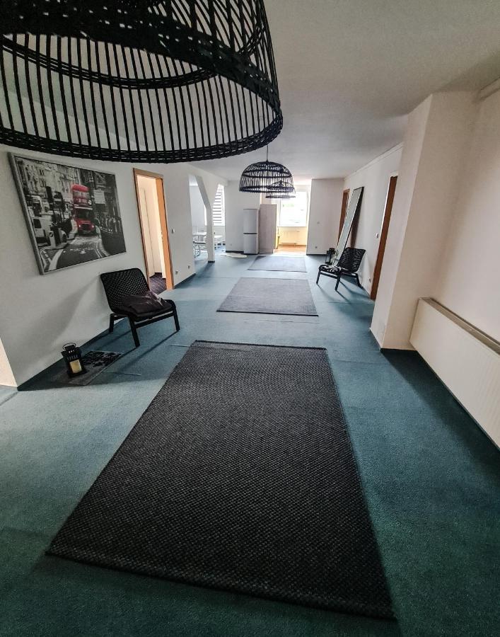 6 Bedroom Private Apartment & Lounge Rostock Eksteriør bilde
